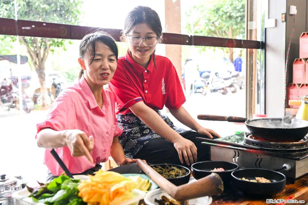 全网追的“扁担女孩”，找了一份暑假工，时薪12元 - 葫芦岛生活资讯 - 葫芦岛28生活网 hld.28life.com